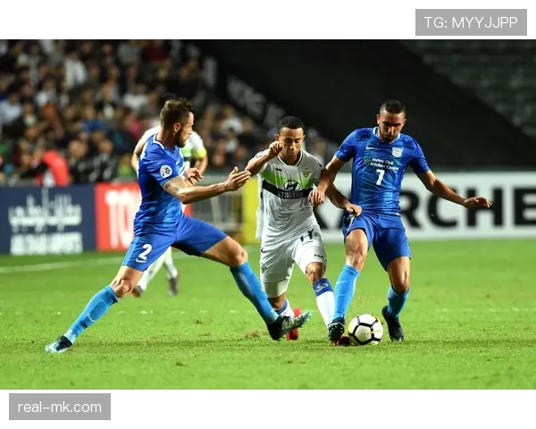 德保罗引领现代足球新风尚，艺术化表现助推球技全面提升