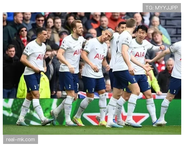 英超新星乔·沃勒尔闪耀赛场，未来之星备受瞩目