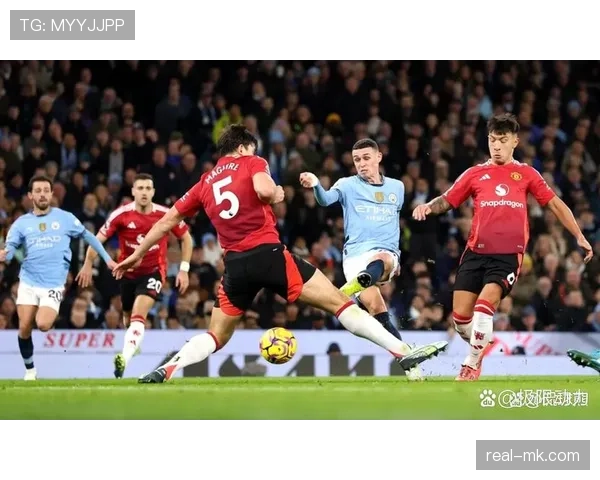 曼联高调豪砸亿元竟沦为豪门陨落预警，争冠压力下的战术失魂与金元梦碎的震撼真相！