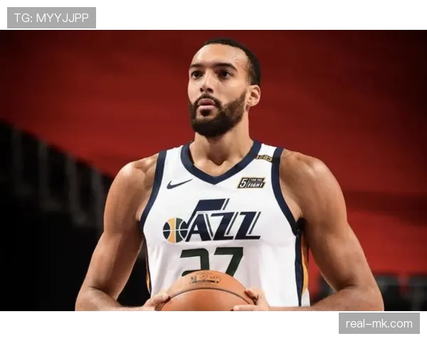 米切尔·罗宾逊内线防守强势 挡拆限制对手得分有效提升球队防守效率