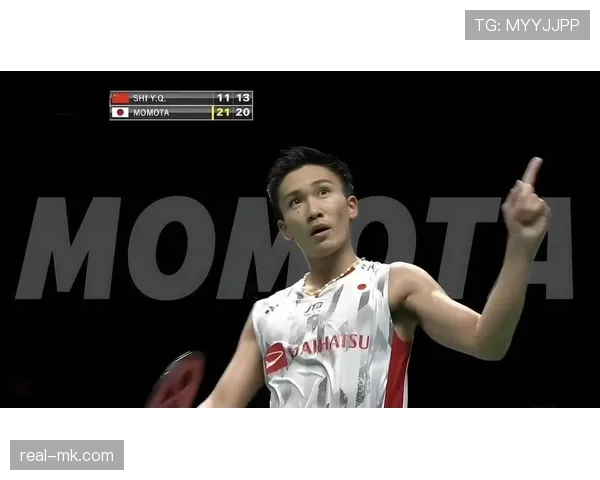 桃田贤斗居然穿得比明星还讲究，球场上的他根本不是那个“运动员”啊